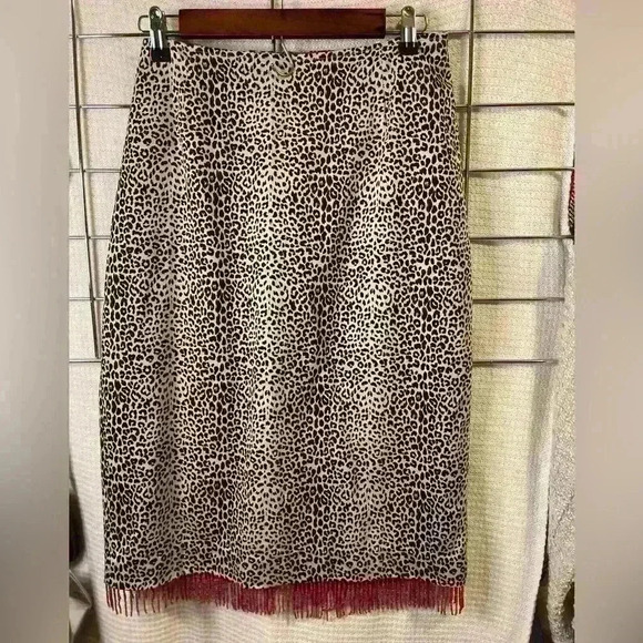 Bliss pencil skirt in animal print with red trim. - Picture 3 of 6